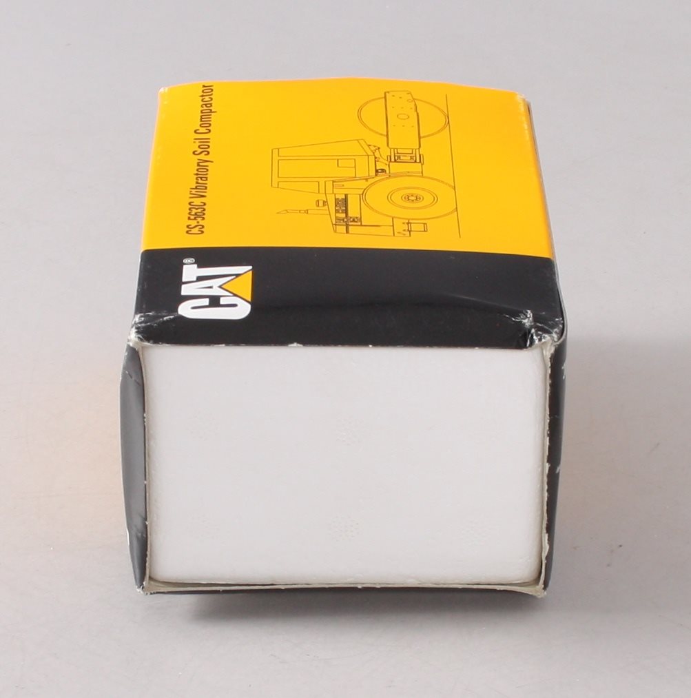 NZG 4011 1:50 Caterpillar CS-563C Vibratory Soil Compactor LN/Box