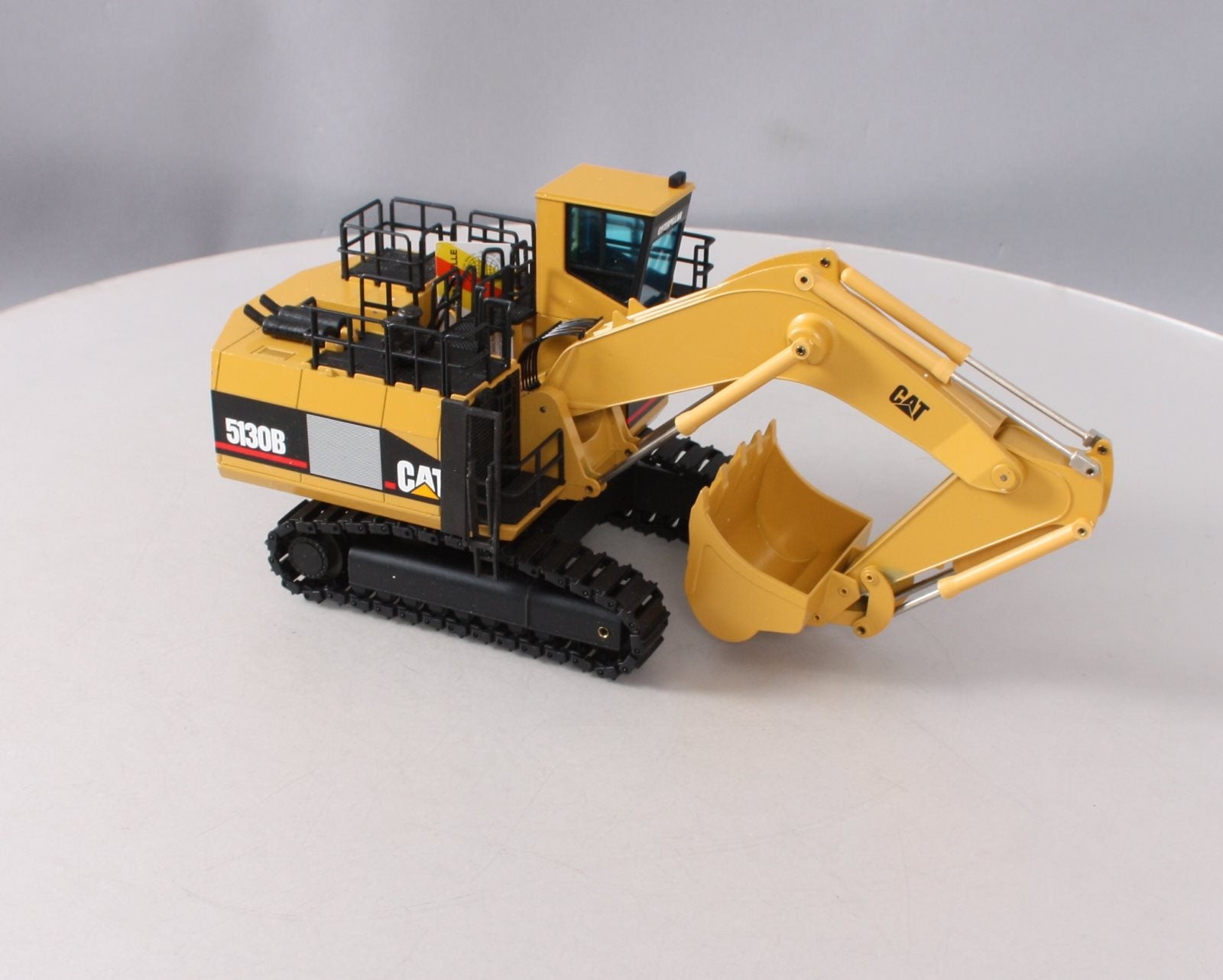 NZG 391/1 1:50 Diecast Caterpillar 5130B Mass Excavator NIB
