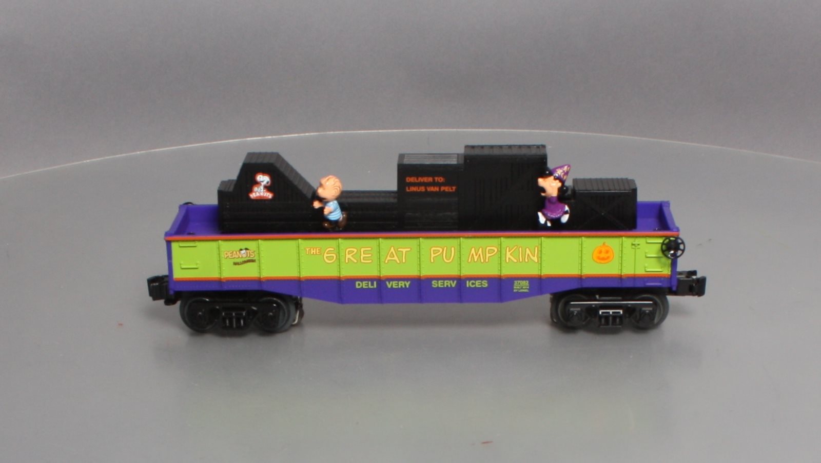 Lionel 6-37082 O Peanuts Animated Trick or Treat Chase LN/Box