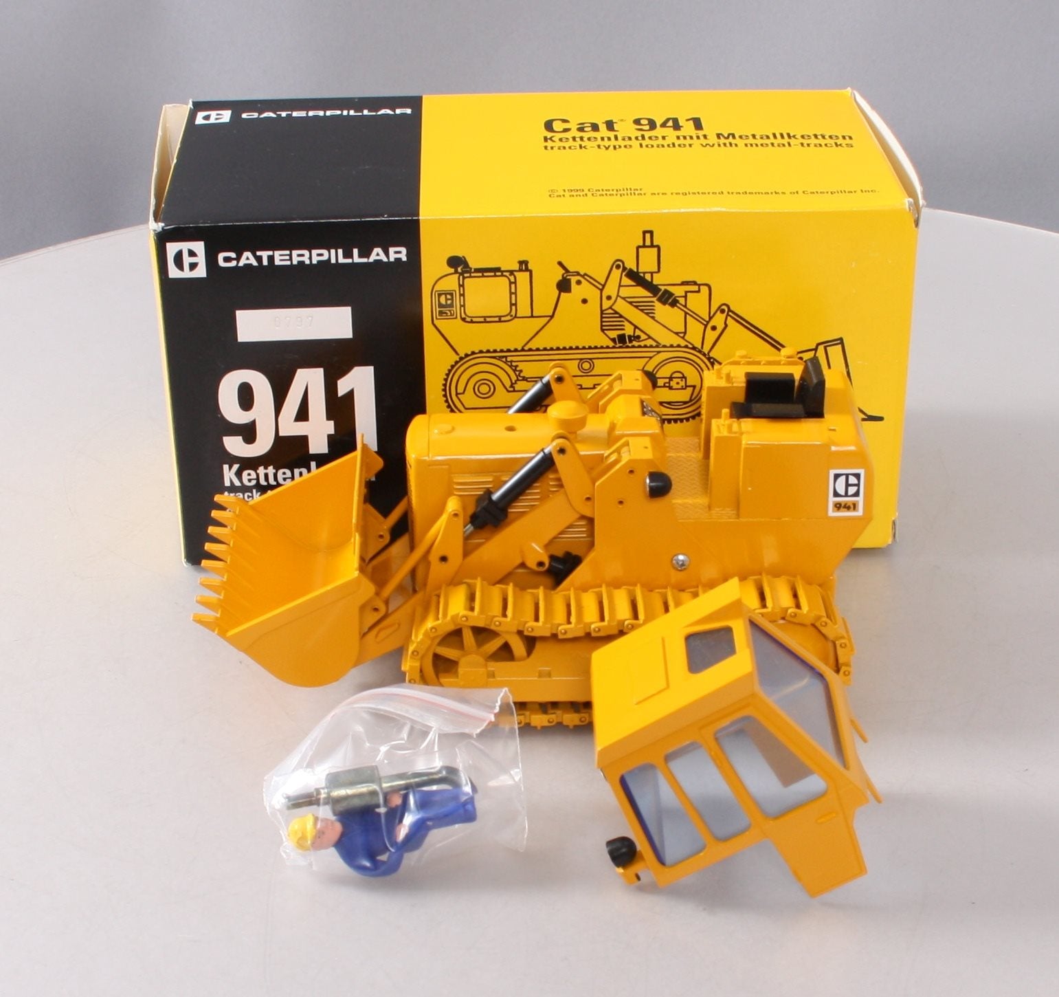 NZG 108/02 1:24 Caterpillar 941 Track-Type Loader w/Metal Tracks