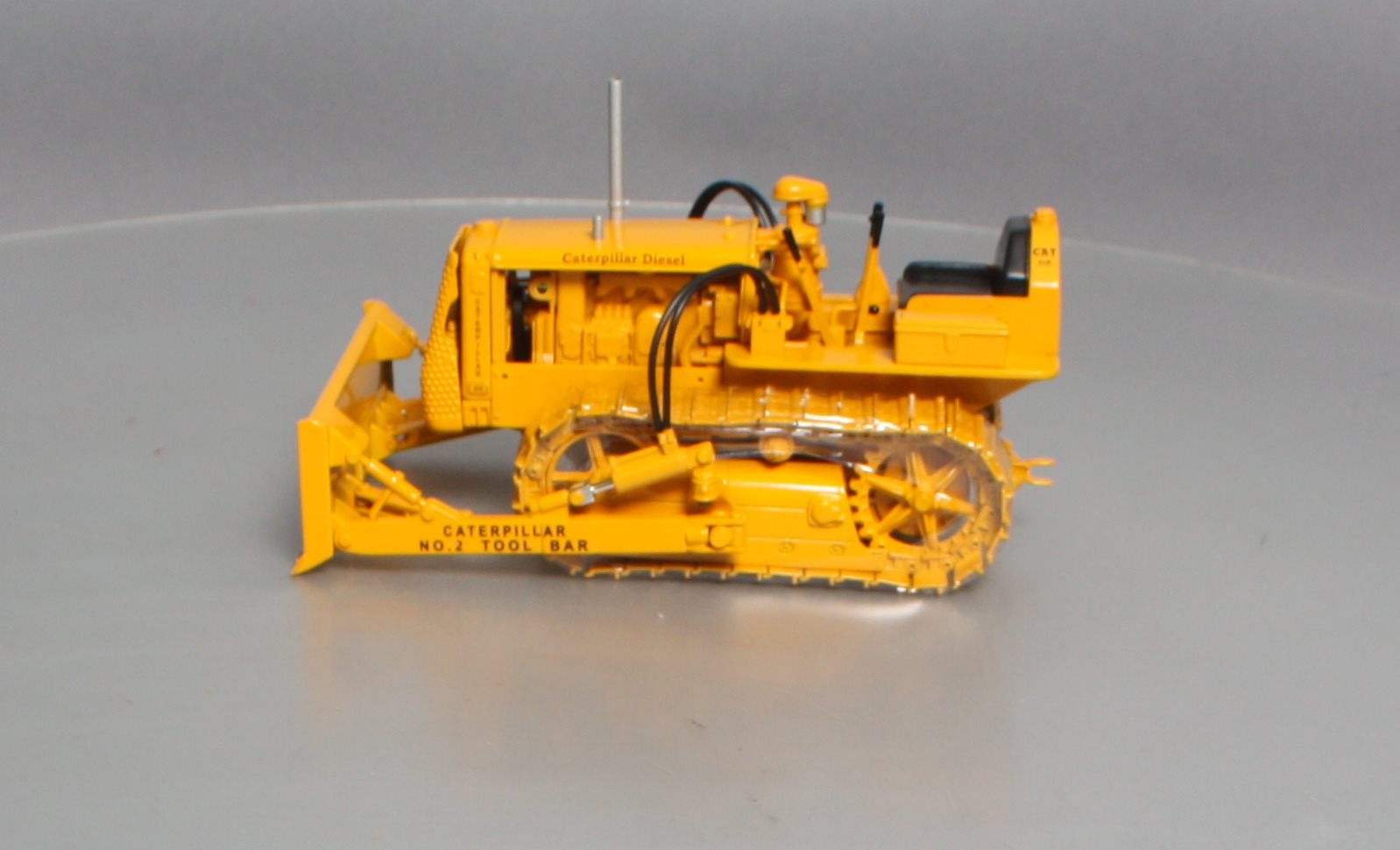 Spec Cast 782 1:16 Caterpillar D2 Track-Type Trailer W/ Tool Bar Blade LN/Box