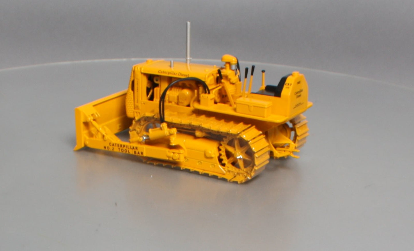 Spec Cast 782 1:16 Caterpillar D2 Track-Type Trailer W/ Tool Bar Blade LN/Box