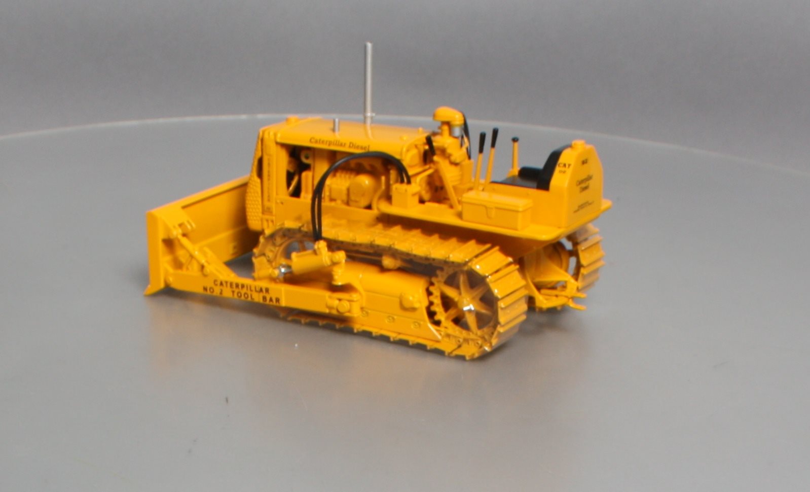 Spec Cast 782 1:16 Caterpillar D2 Track-Type Trailer W/ Tool Bar Blade LN/Box