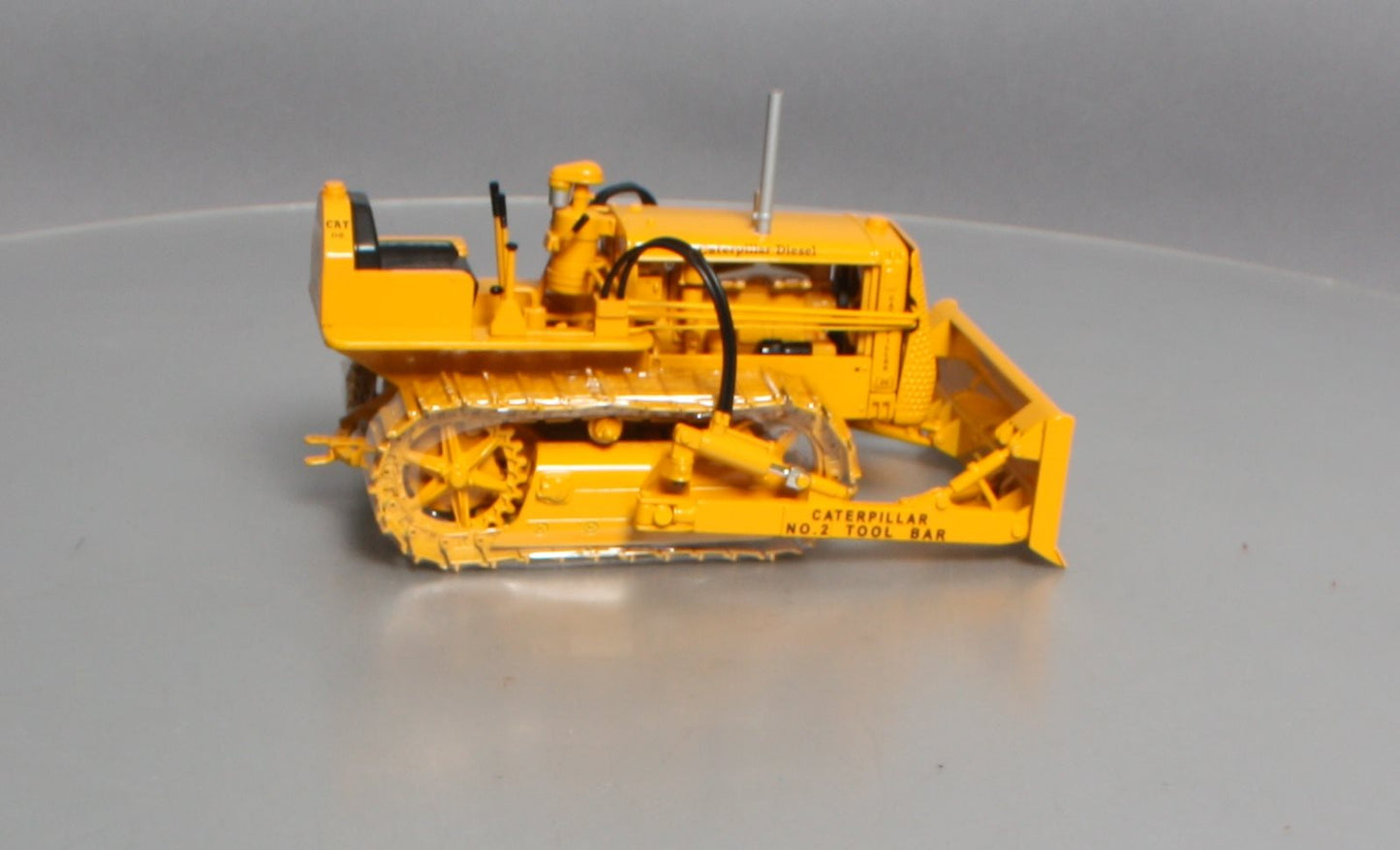 Spec Cast 782 1:16 Caterpillar D2 Track-Type Trailer W/ Tool Bar Blade LN/Box