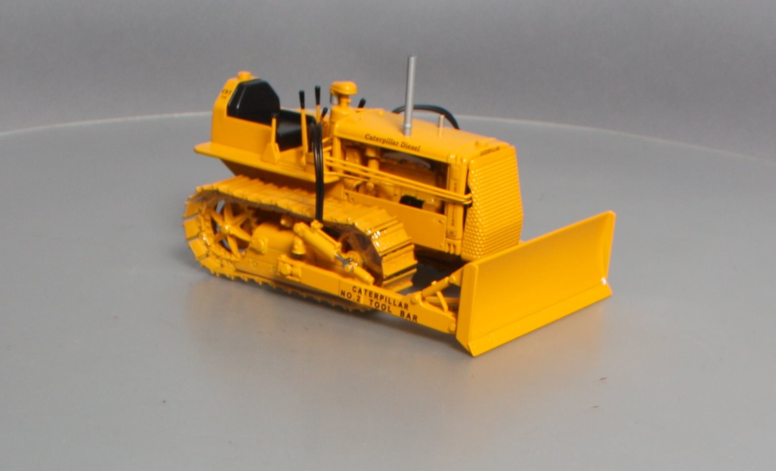 Spec Cast 782 1:16 Caterpillar D2 Track-Type Trailer W/ Tool Bar Blade LN/Box