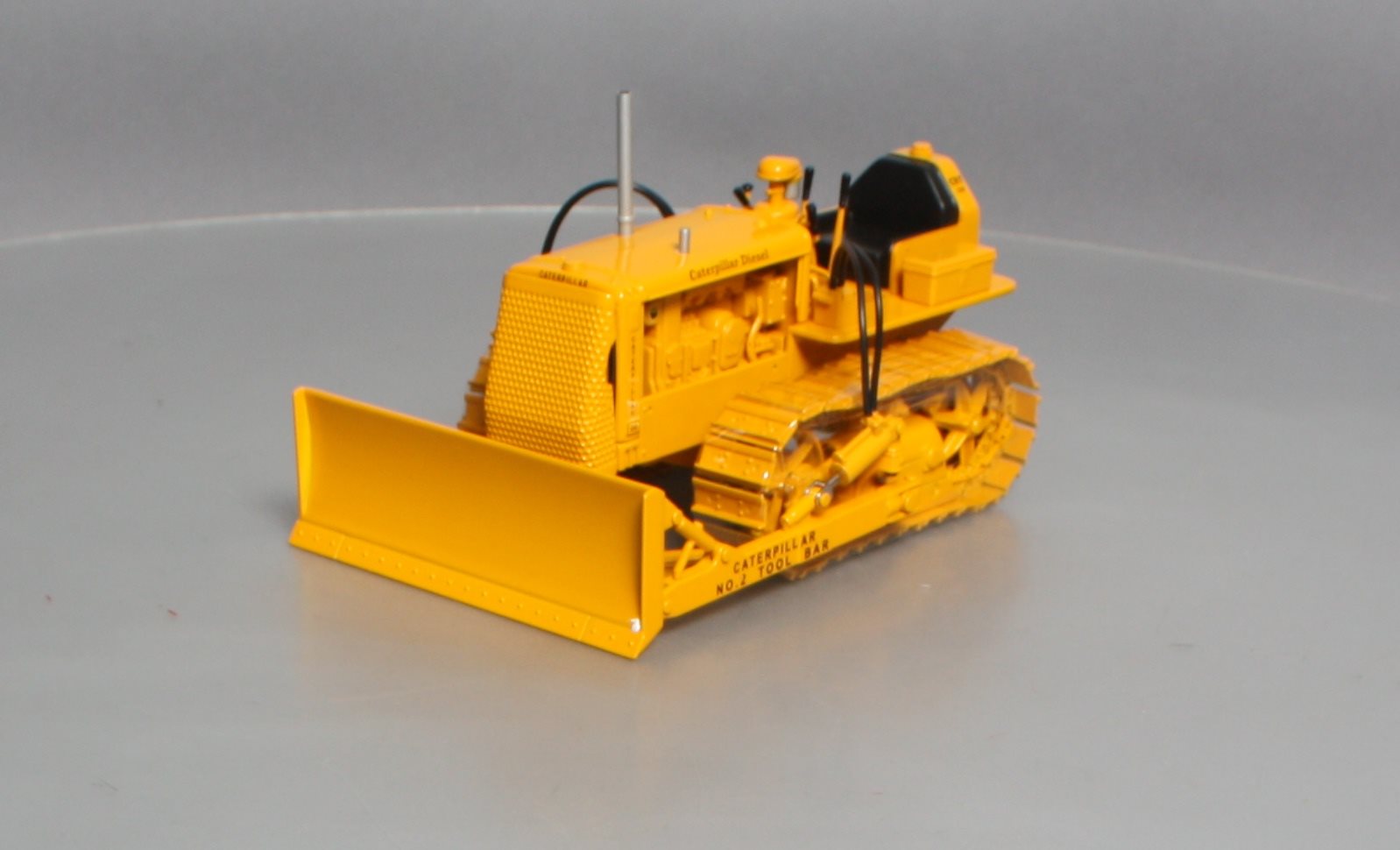 Spec Cast 782 1:16 Caterpillar D2 Track-Type Trailer W/ Tool Bar Blade LN/Box
