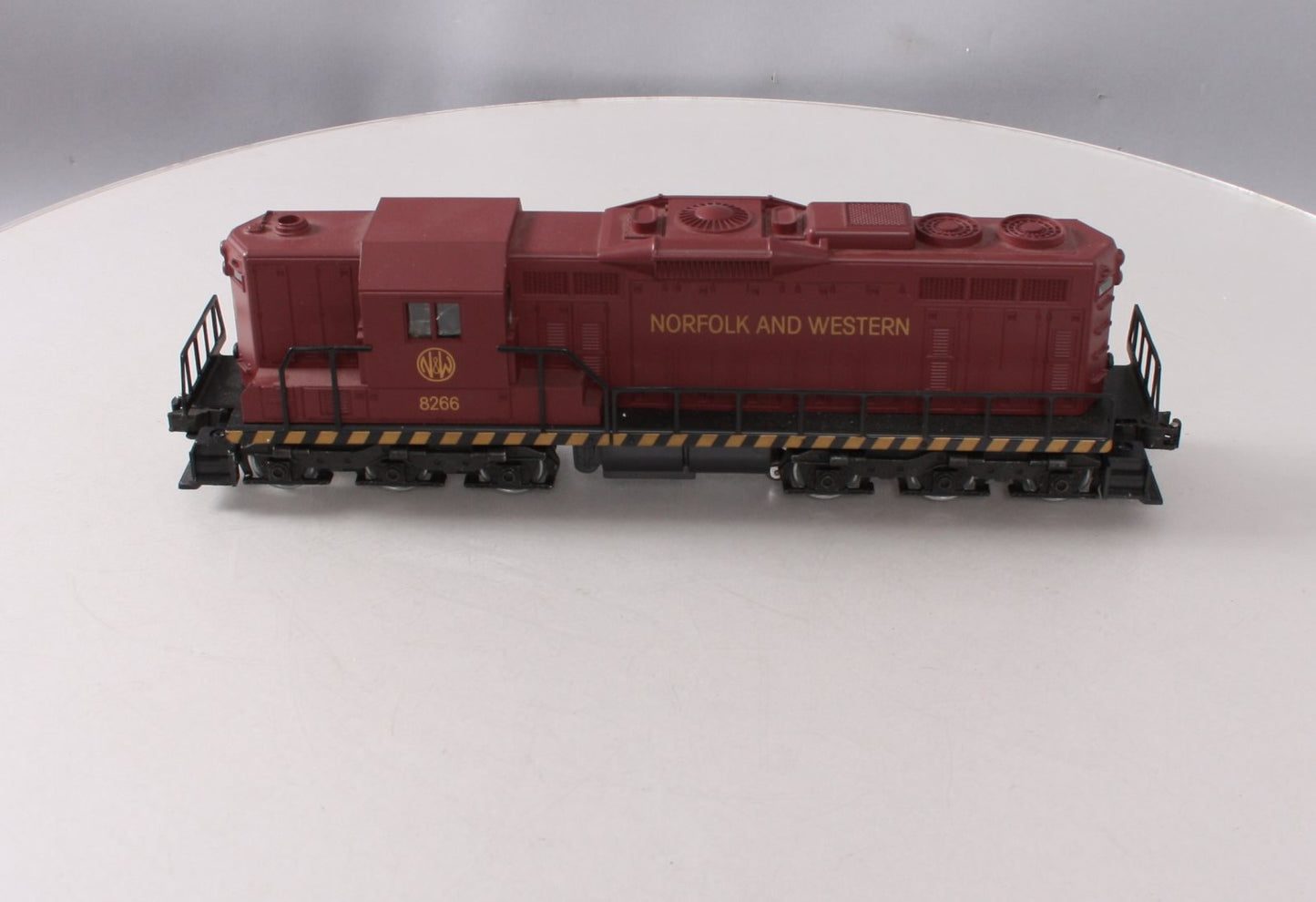 Lionel 6-8266 O Gauge Norfolk & Western SD-24 Diesel Locomotive #8266 EX/Box