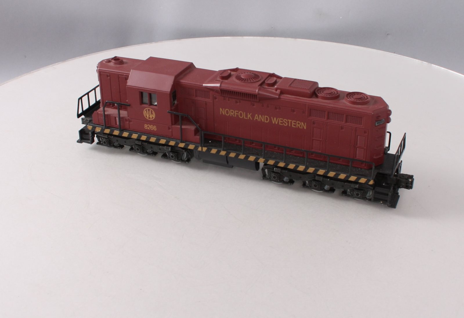 Lionel 6-8266 O Gauge Norfolk & Western SD-24 Diesel Locomotive #8266 EX/Box