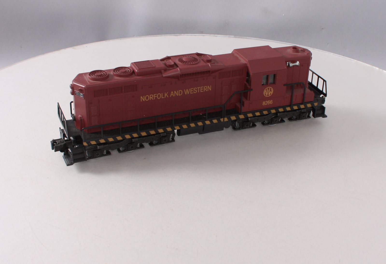 Lionel 6-8266 O Gauge Norfolk & Western SD-24 Diesel Locomotive #8266 EX/Box