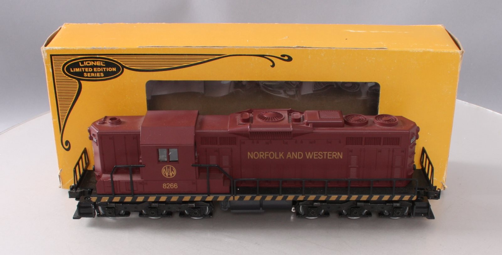 Lionel 6-8266 O Gauge Norfolk & Western SD-24 Diesel Locomotive #8266 EX/Box