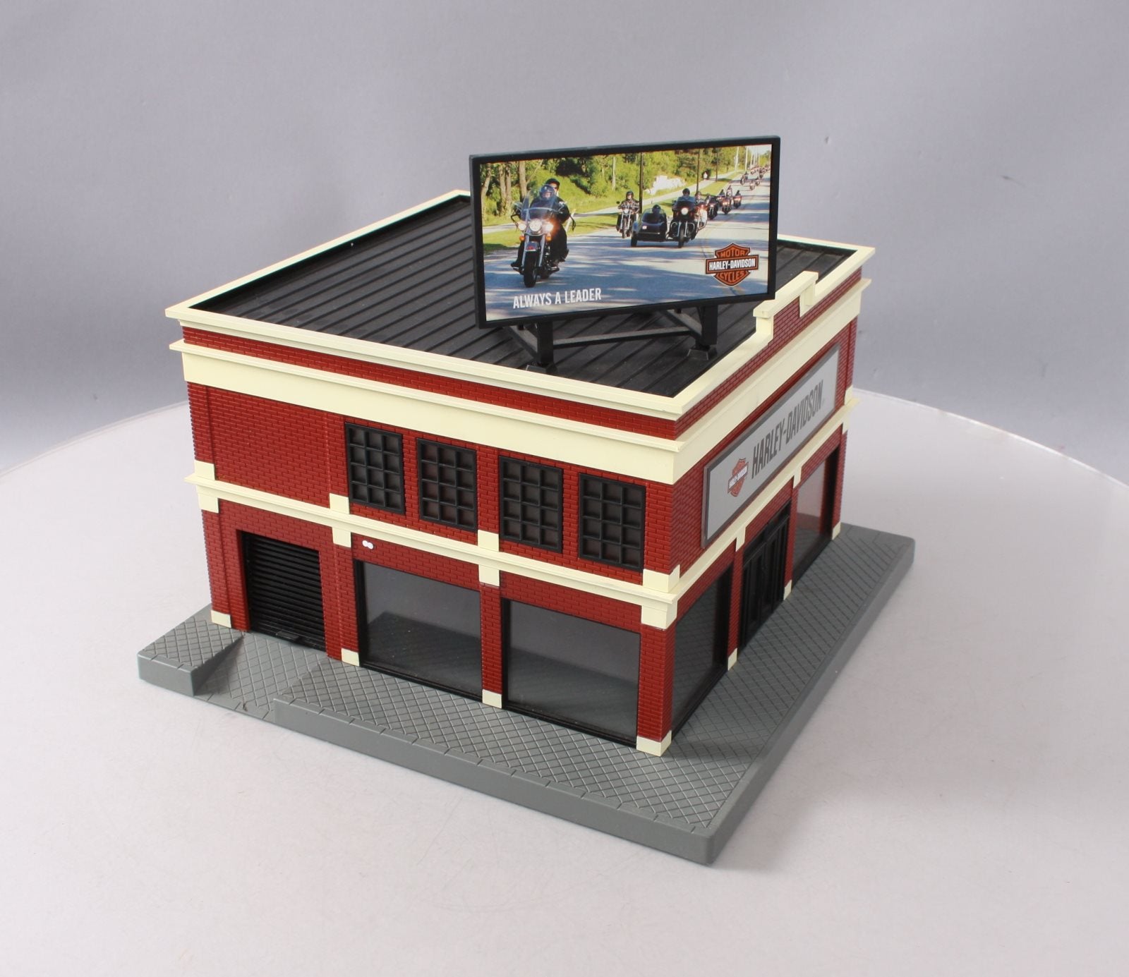 MTH 30-90111 O Gauge Harley Davidson Motorcycle Shop LN/Box