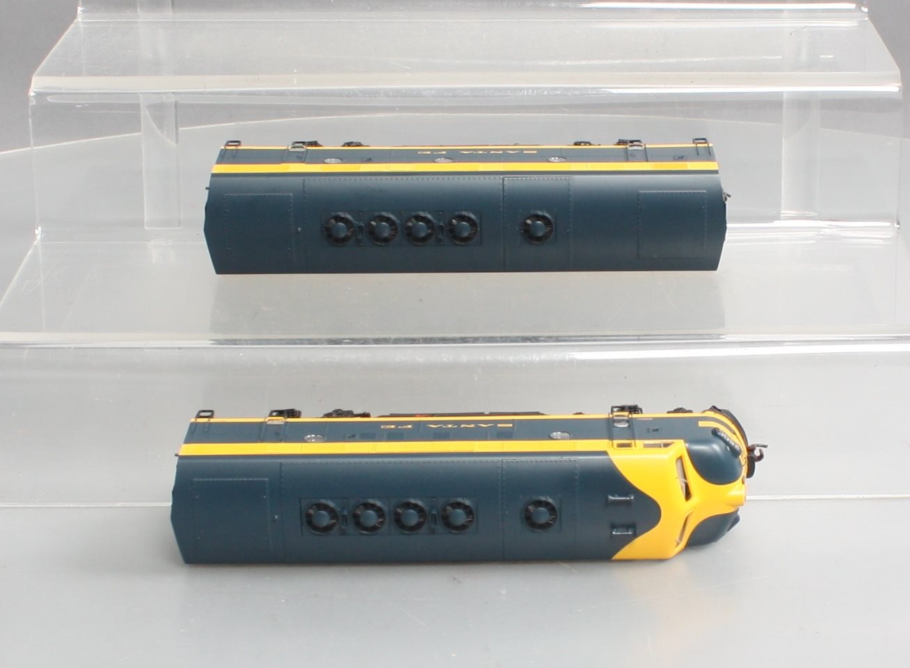Athearn G22024 HO Scale Santa Fe F-7A/F7-B Diesel Locomotive Set Freight LN/Box