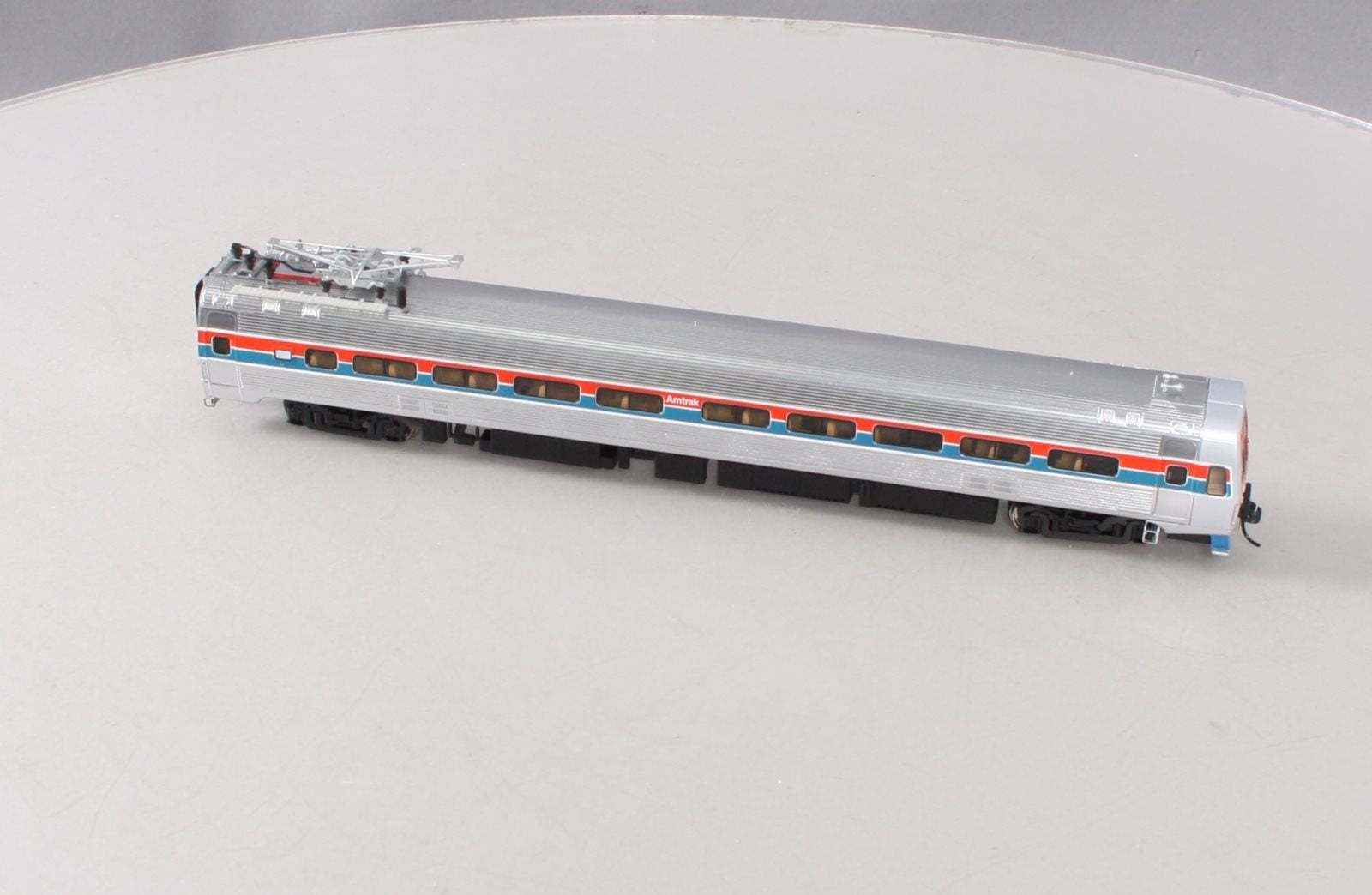 Walthers 920-13842 HO Amtrak Budd Metroliner Electric Multiple Unit Coach