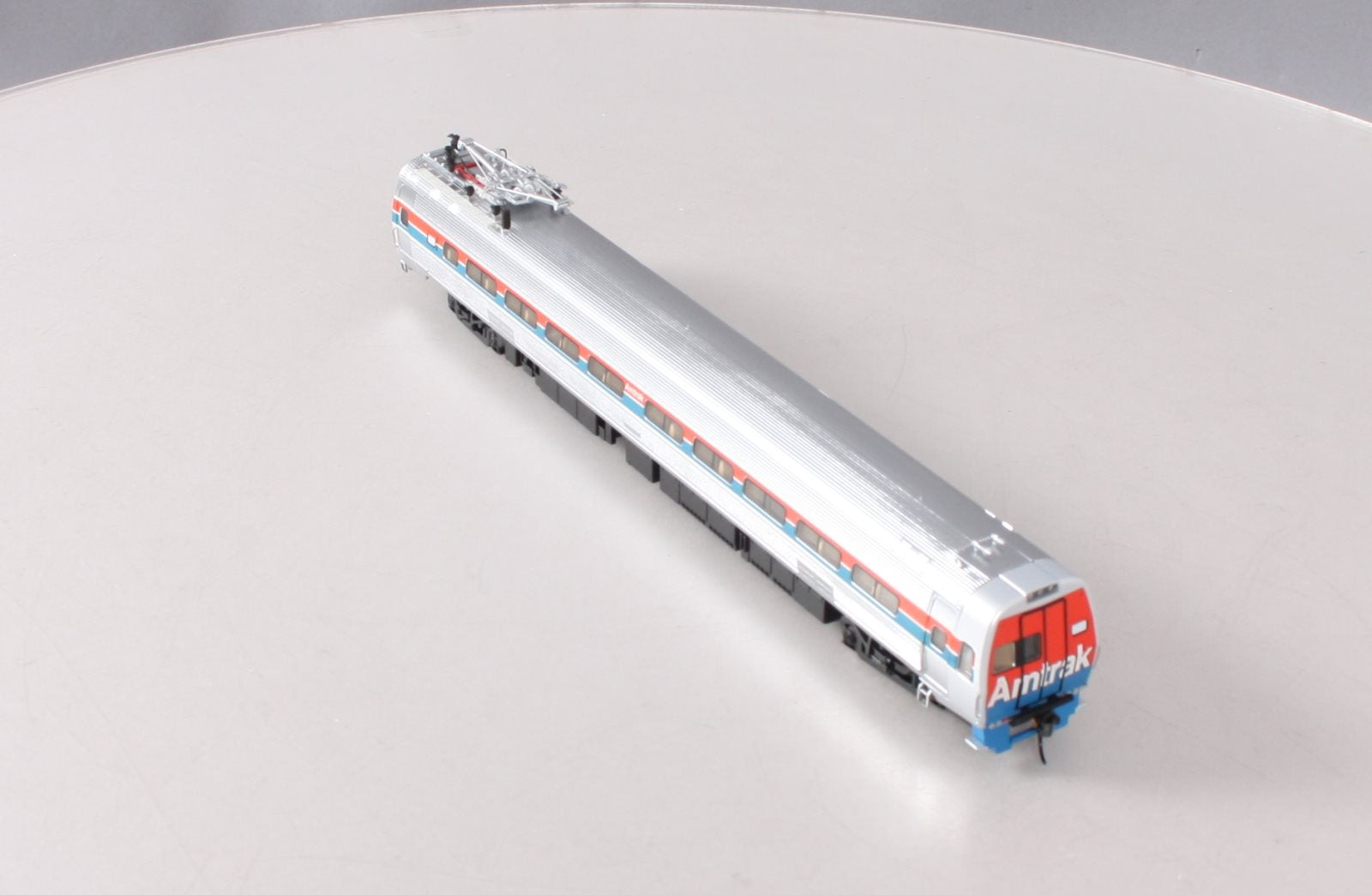 Walthers 920-13842 HO Amtrak Budd Metroliner Electric Multiple Unit Coach