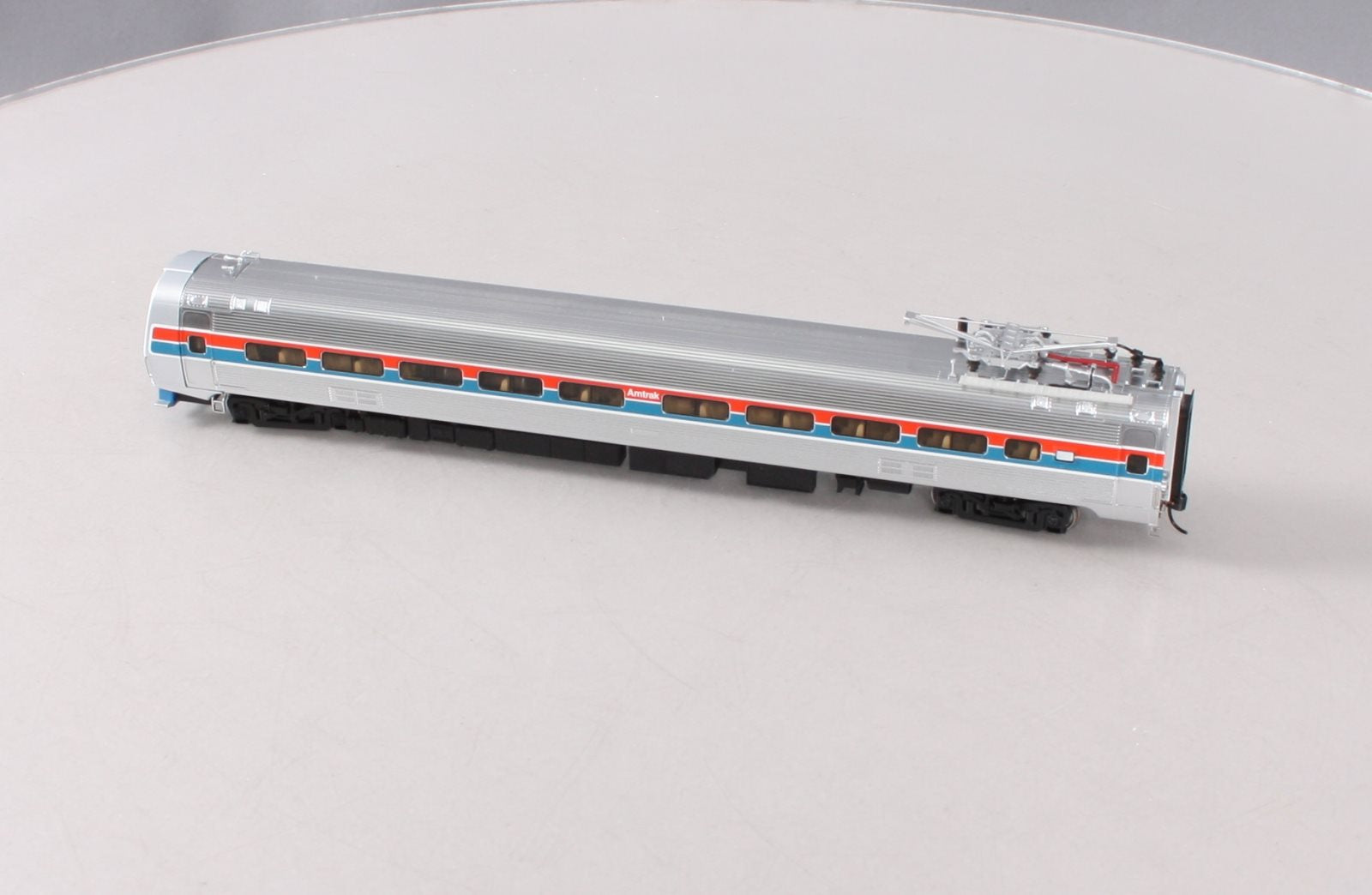 Walthers 920-13842 HO Amtrak Budd Metroliner Electric Multiple Unit Coach