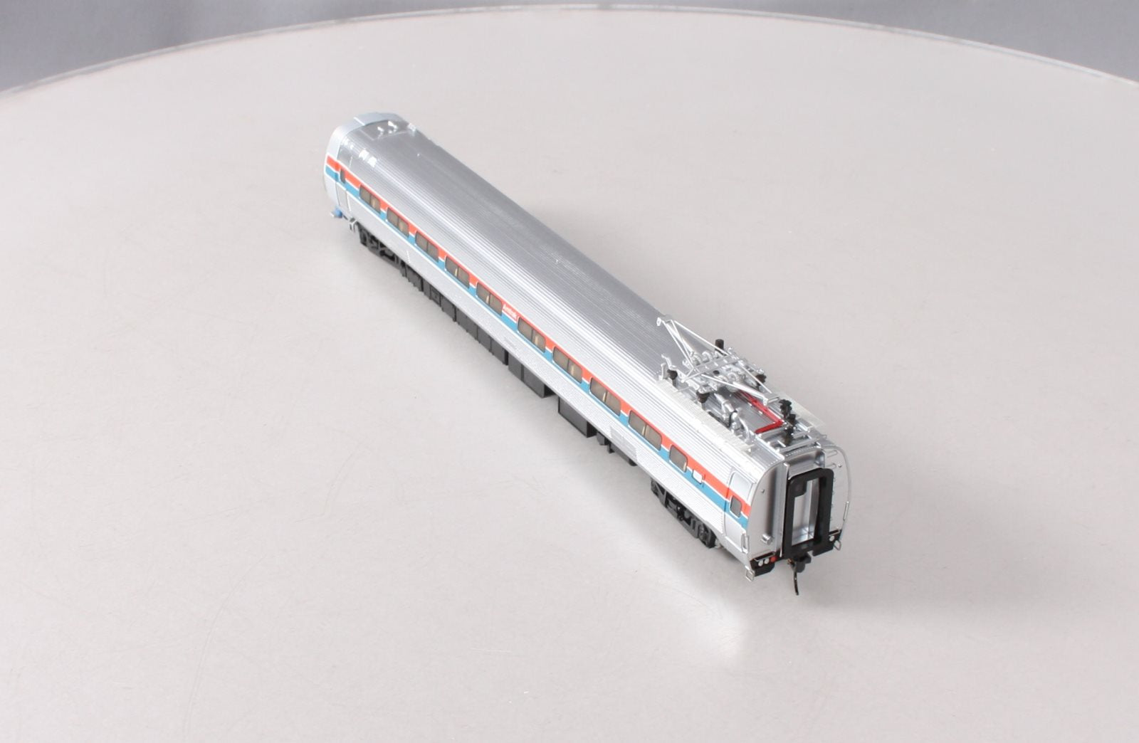 Walthers 920-13842 HO Amtrak Budd Metroliner Electric Multiple Unit Coach