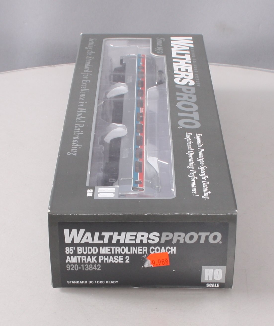 Walthers 920-13842 HO Amtrak Budd Metroliner Electric Multiple Unit Coach