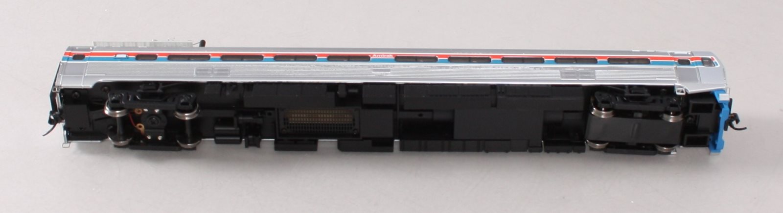 Walthers 920-13842 HO Amtrak Budd Metroliner Electric Multiple Unit Coach