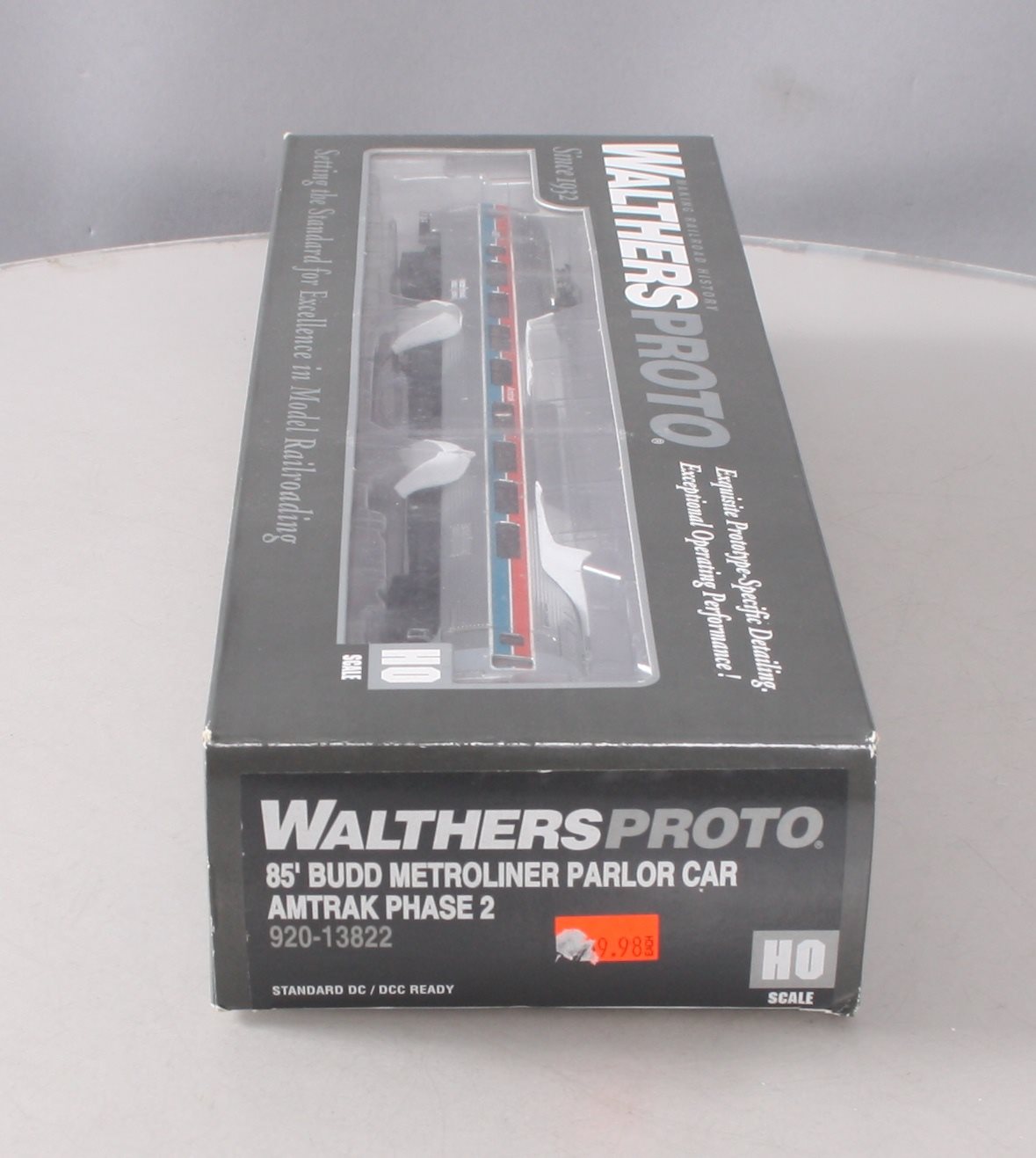 Walthers 920-13822 HO Amtrak Budd Metroliner Electric Multiple Unit Parlor Car