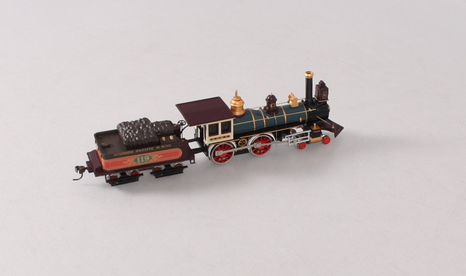 Bachmann 51101 HO Union Pacific 4-4-0 American Steam Locomotive & Tender #119
