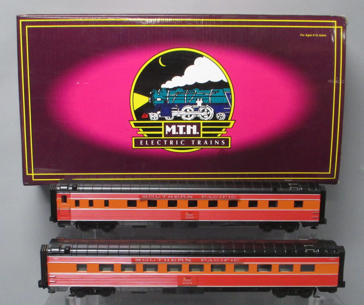 MTH 20-6629 O SP 70' Streamlined Sleeper/Diner Passenger Car Set (Set of 2) NIB