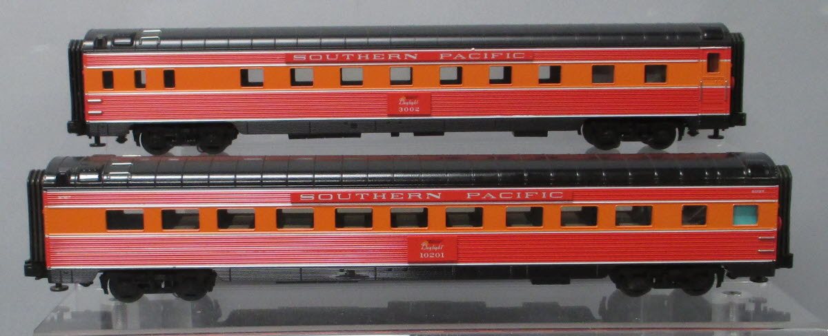 MTH 20-6629 O SP 70' Streamlined Sleeper/Diner Passenger Car Set (Set of 2) NIB