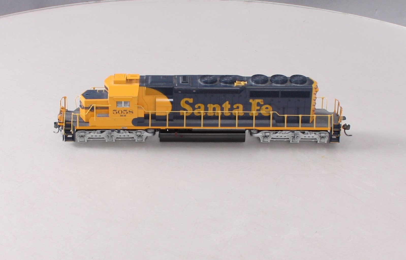 Kato 37-6611 HO Santa Fe SD40-2 Diesel Locomotive #5058
