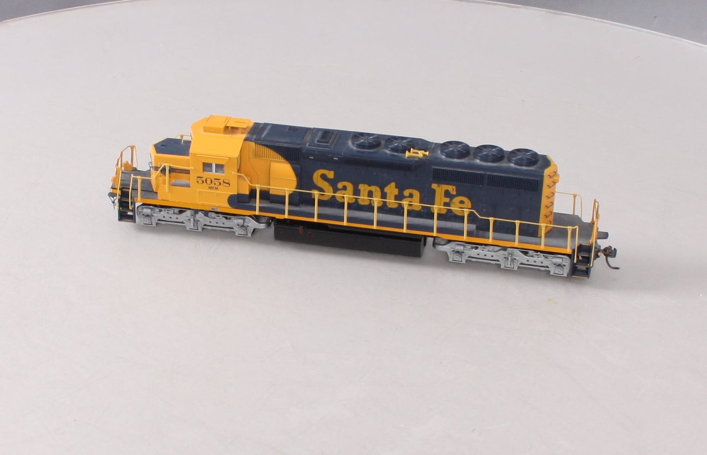 Kato 37-6611 HO Santa Fe SD40-2 Diesel Locomotive #5058