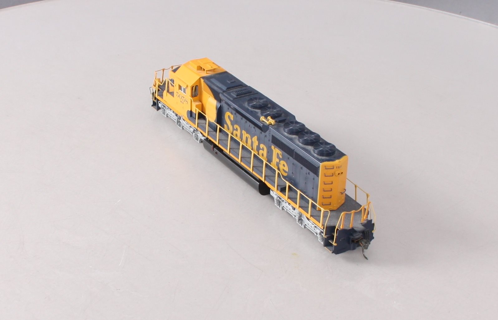 Kato 37-6611 HO Santa Fe SD40-2 Diesel Locomotive #5058