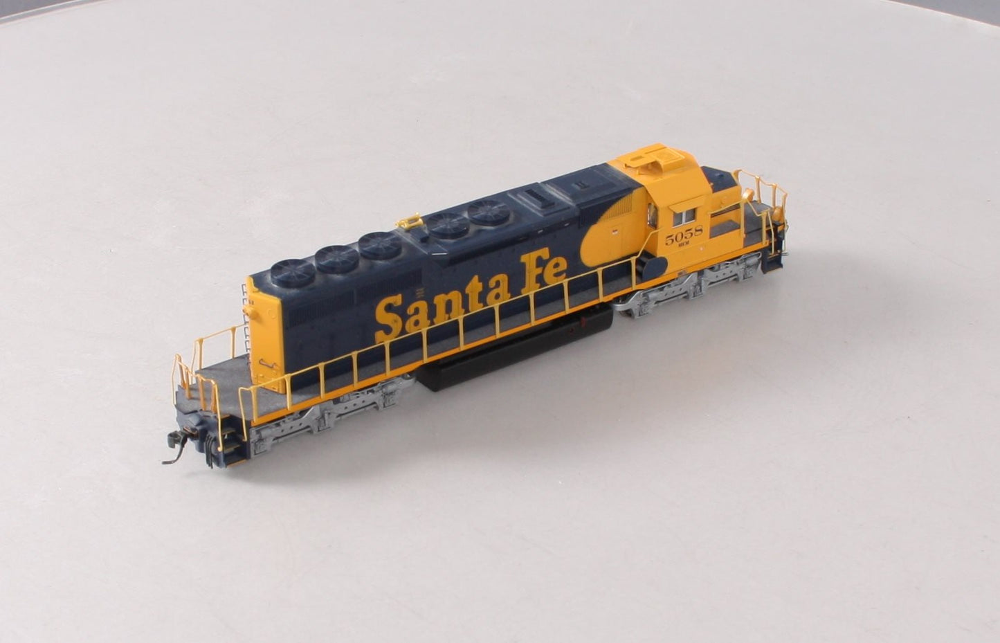 Kato 37-6611 HO Santa Fe SD40-2 Diesel Locomotive #5058