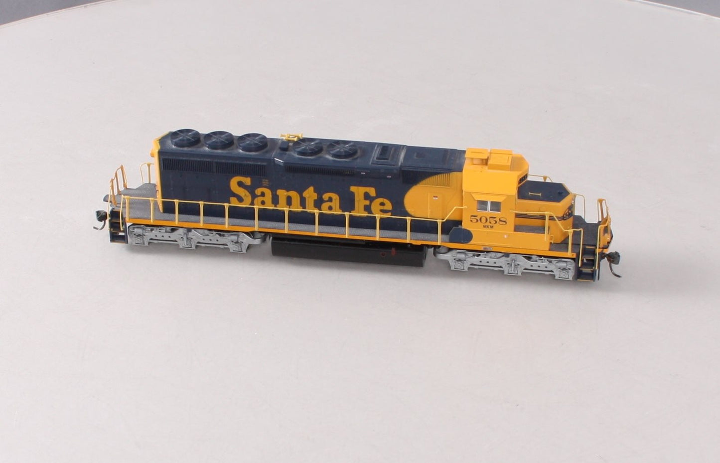 Kato 37-6611 HO Santa Fe SD40-2 Diesel Locomotive #5058
