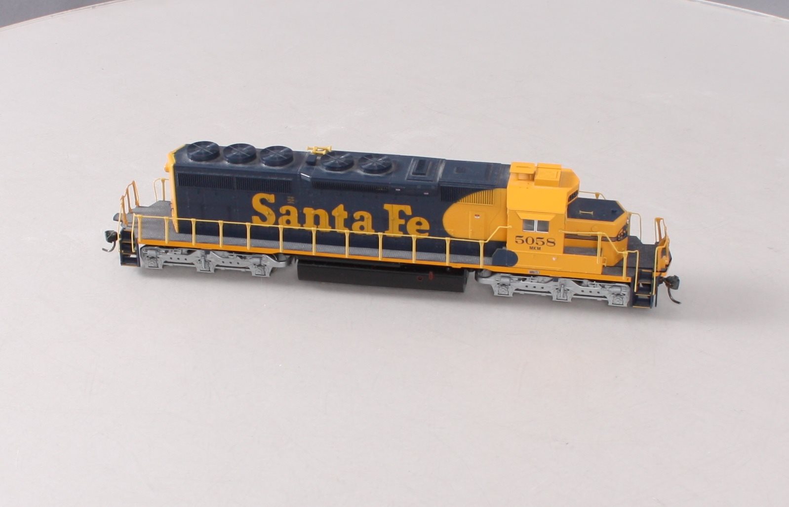 Kato 37-6611 HO Santa Fe SD40-2 Diesel Locomotive #5058