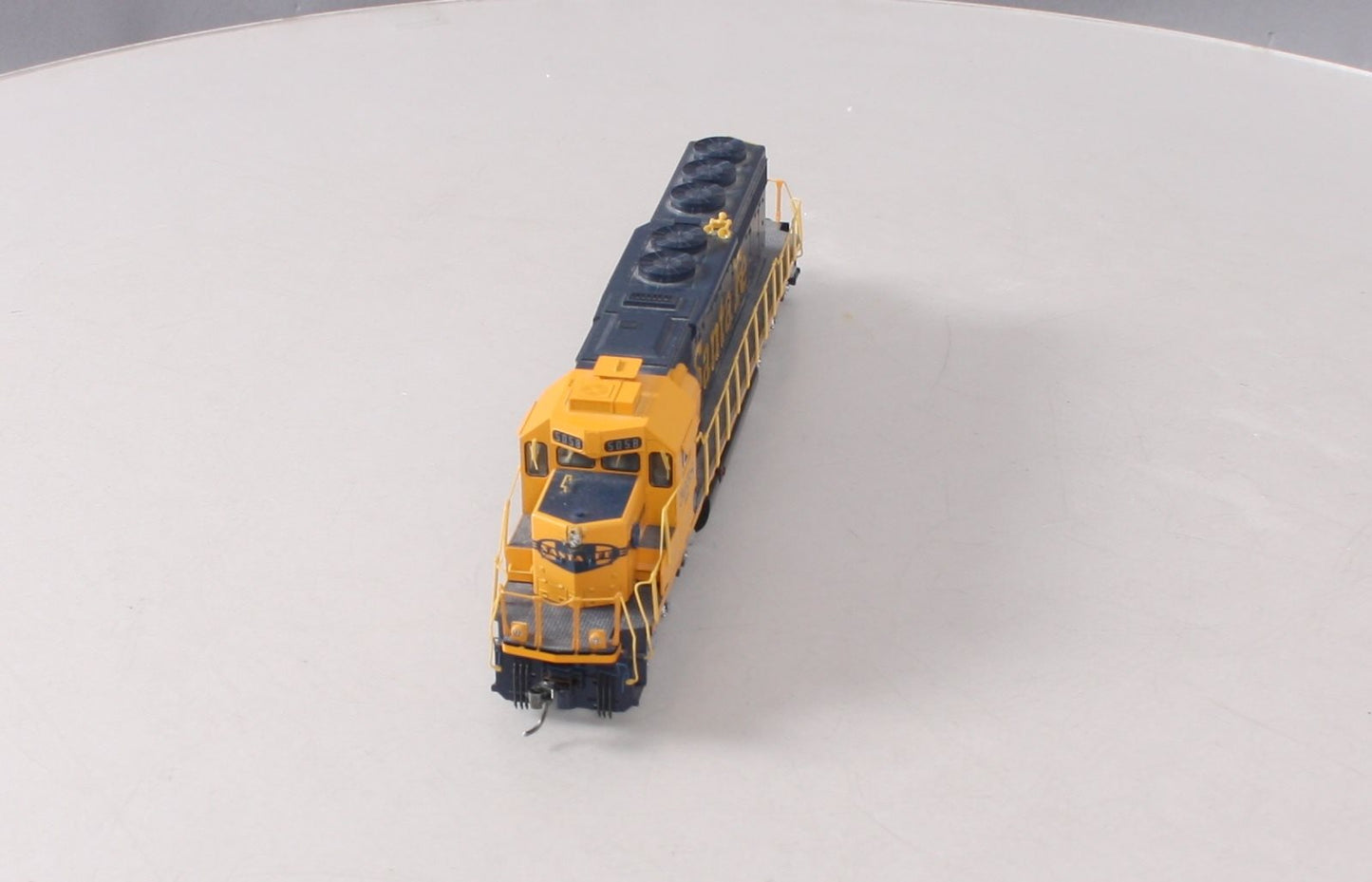Kato 37-6611 HO Santa Fe SD40-2 Diesel Locomotive #5058