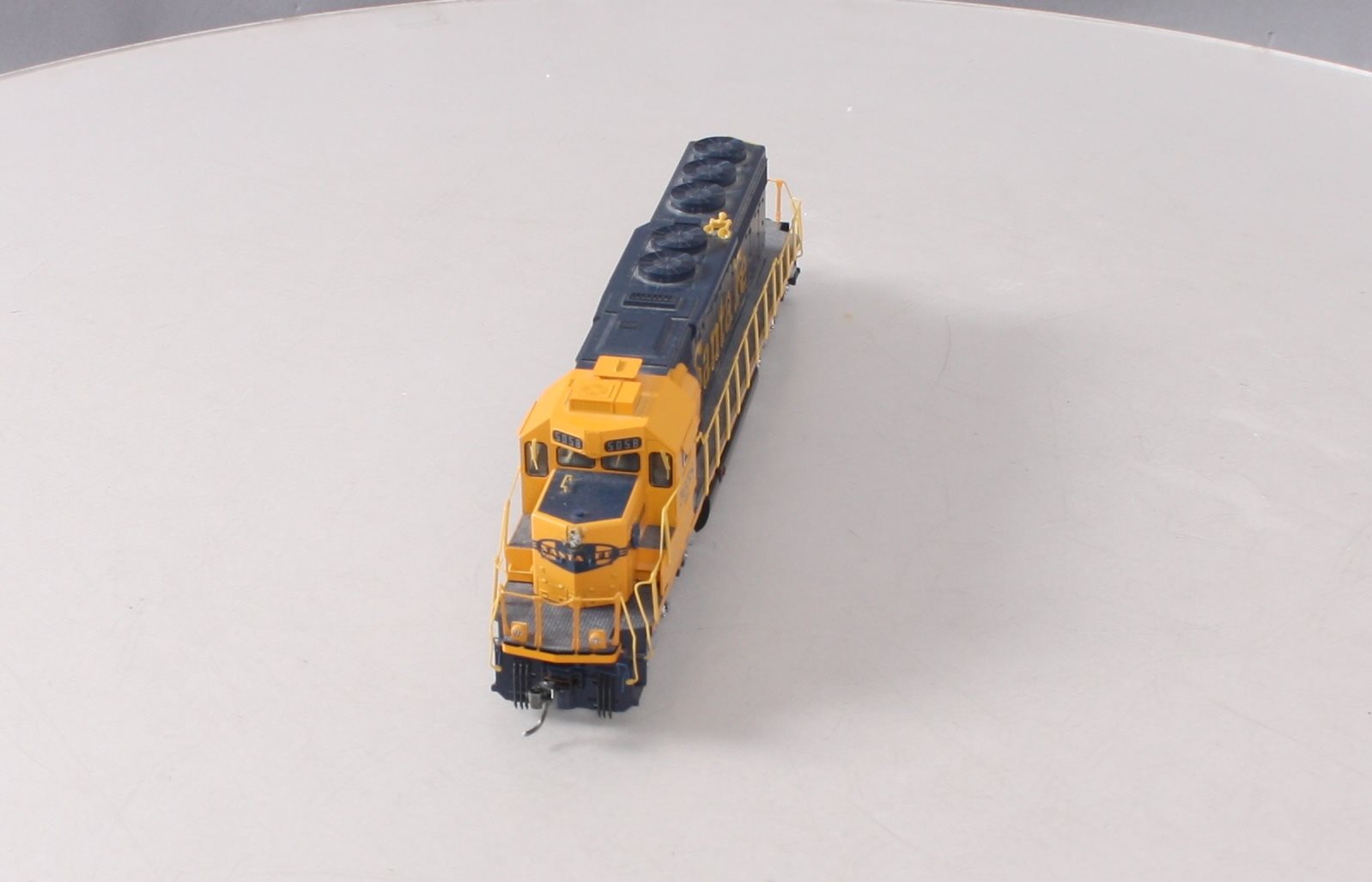 Kato 37-6611 HO Santa Fe SD40-2 Diesel Locomotive #5058
