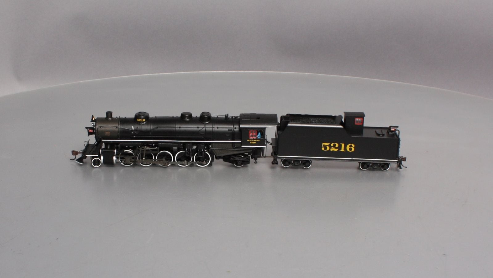 Bachmann 83802 HO SOU USRA Light 2-10-2 Steam Locomotive #5216 w