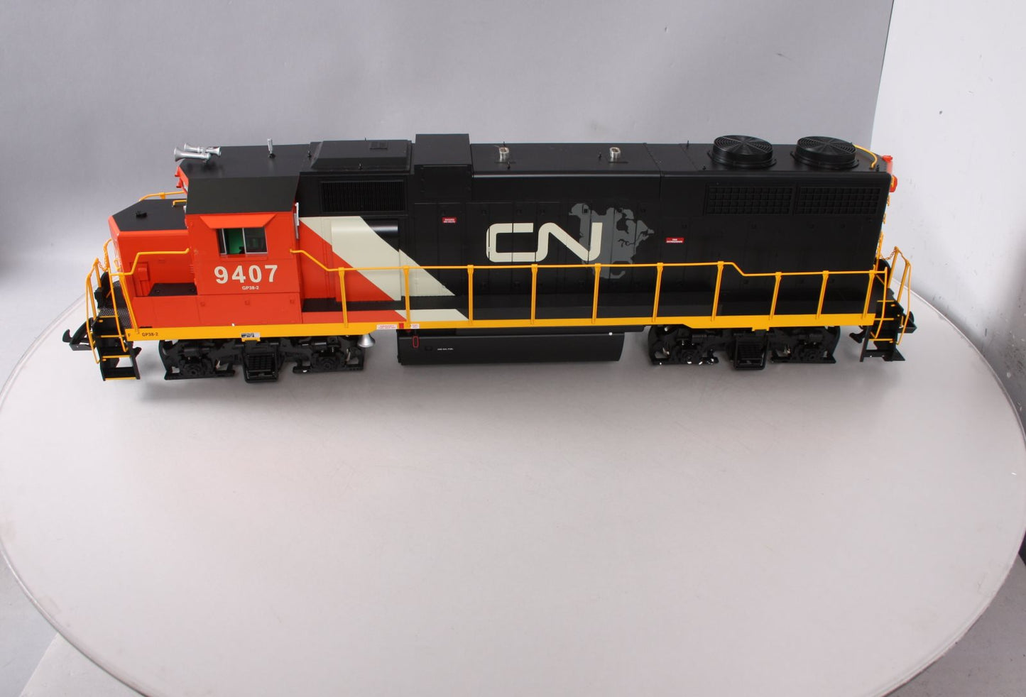 USA Trains R22224 G Canadian National GP-38-2 Diesel Locomotive #9407