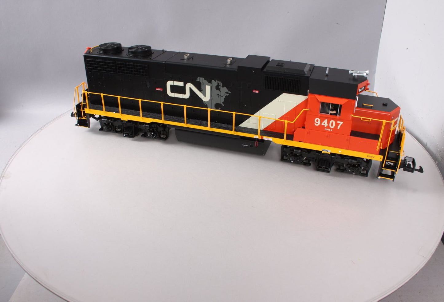 USA Trains R22224 G Canadian National GP-38-2 Diesel Locomotive #9407