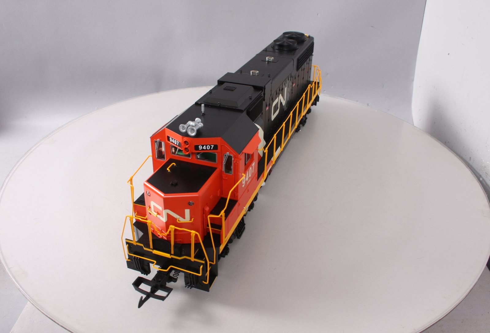 USA Trains R22224 G Canadian National GP-38-2 Diesel Locomotive #9407
