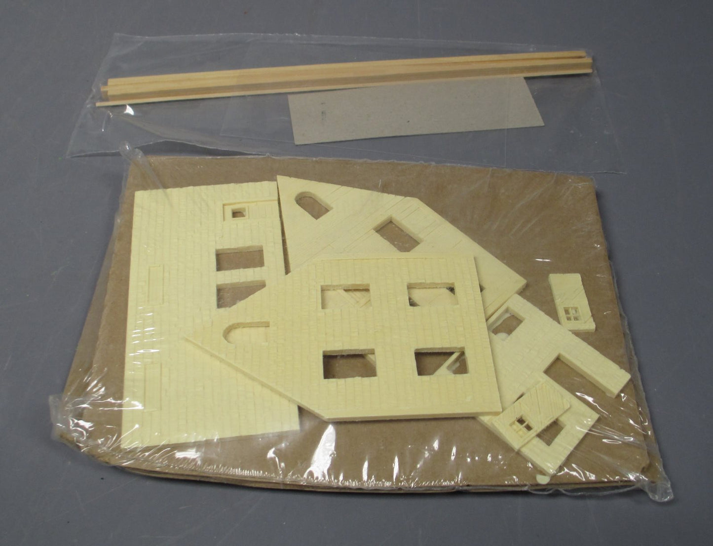 Model Tech Studios 5-0046 HO Scale Weatherbea's Trading Co. Kit