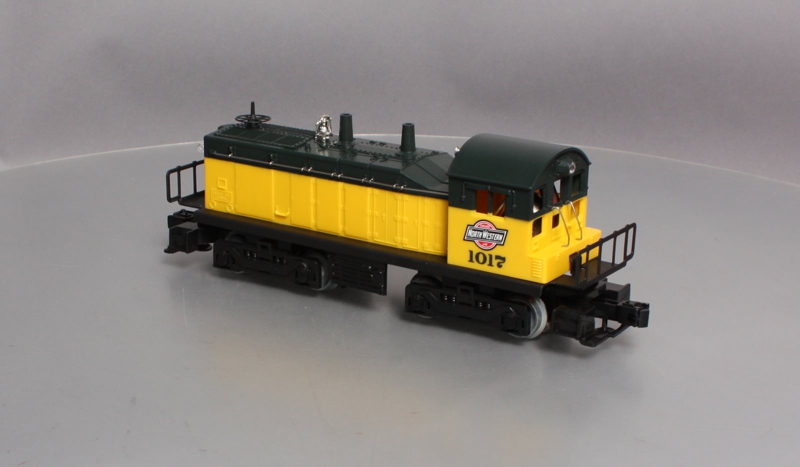 Lionel 6-18921 O Gauge Chicago & North Western NW2 Diesel Switcher #1017 EX/Box
