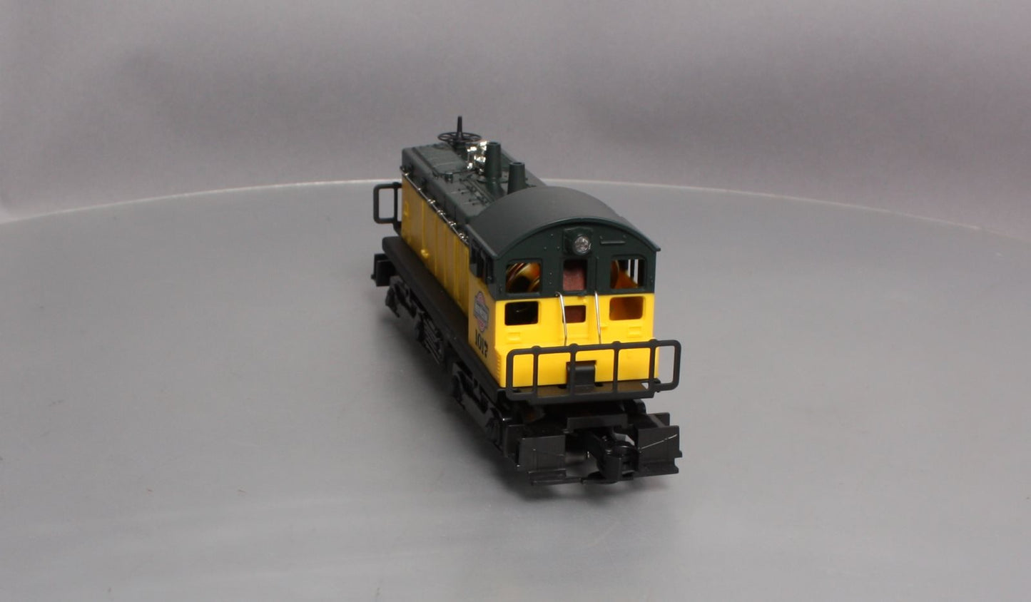 Lionel 6-18921 O Gauge Chicago & North Western NW2 Diesel Switcher #1017 EX/Box