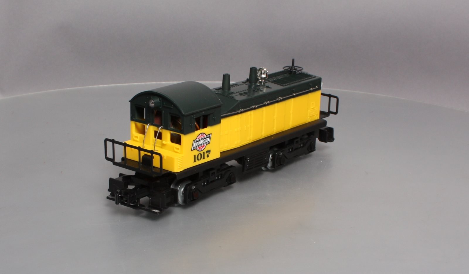 Lionel 6-18921 O Gauge Chicago & North Western NW2 Diesel Switcher #1017 EX/Box