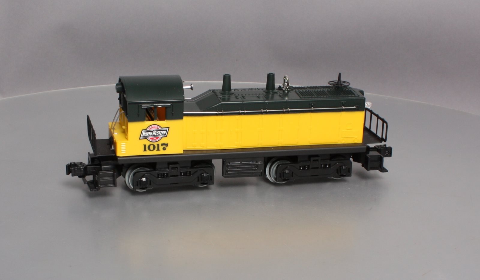 Lionel 6-18921 O Gauge Chicago & North Western NW2 Diesel Switcher #1017 EX/Box