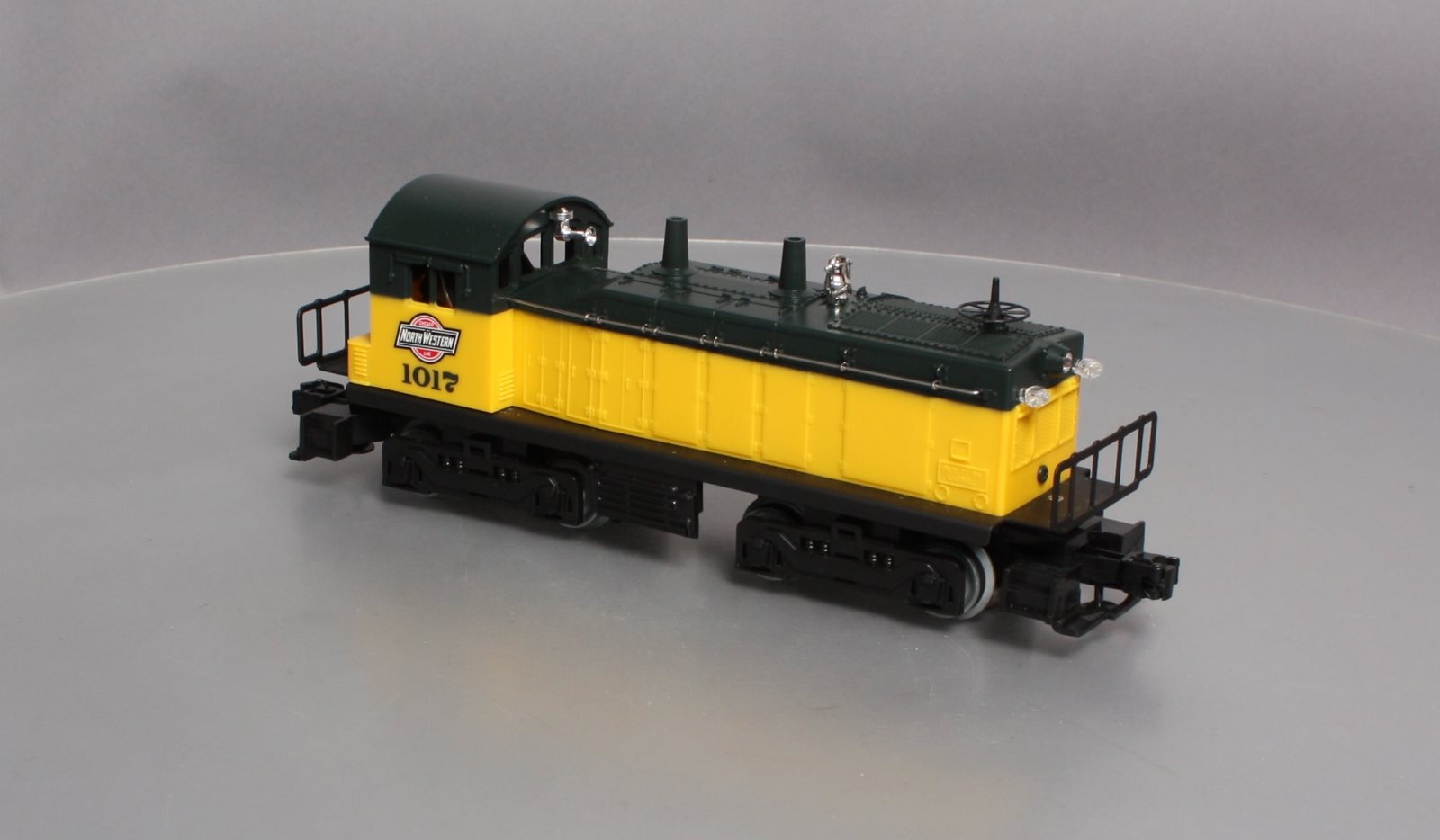 Lionel 6-18921 O Gauge Chicago & North Western NW2 Diesel Switcher #1017 EX/Box