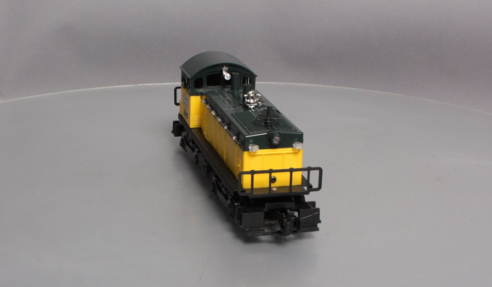 Lionel 6-18921 O Gauge Chicago & North Western NW2 Diesel Switcher #1017 EX/Box