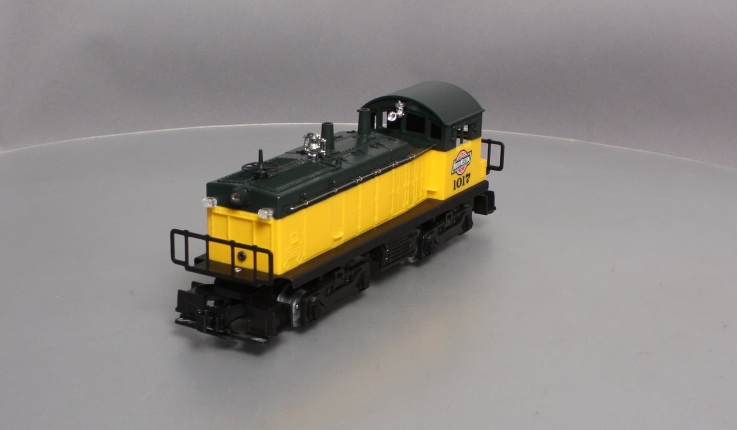 Lionel 6-18921 O Gauge Chicago & North Western NW2 Diesel Switcher #1017 EX/Box