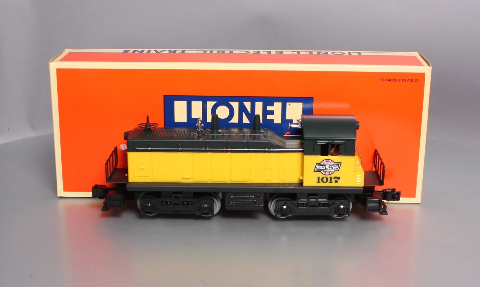 Lionel 6-18921 O Gauge Chicago & North Western NW2 Diesel Switcher #1017 EX/Box
