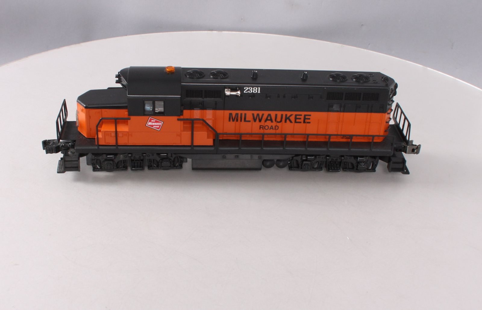 Lionel 6-18574 O Gauge Milwaukee Road GP-20 Diesel Locomotive #2381 EX/Box