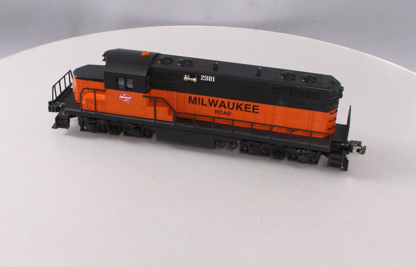 Lionel 6-18574 O Gauge Milwaukee Road GP-20 Diesel Locomotive #2381 EX/Box