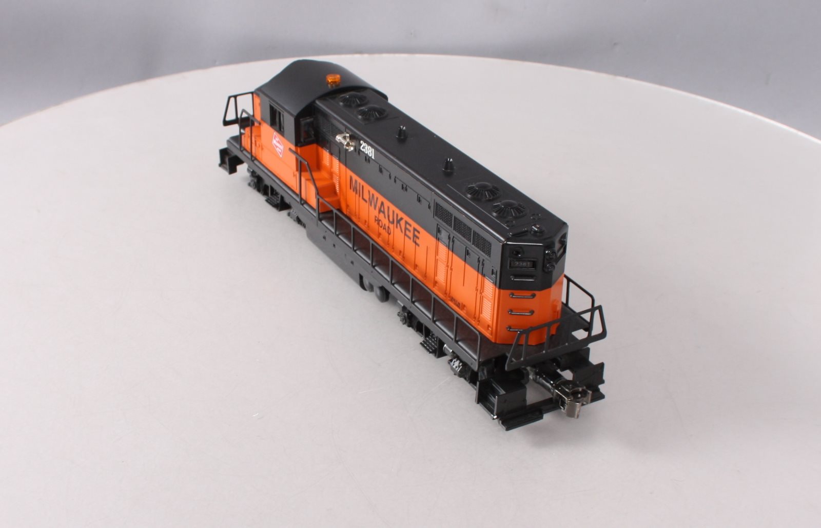 Lionel 6-18574 O Gauge Milwaukee Road GP-20 Diesel Locomotive #2381 EX/Box